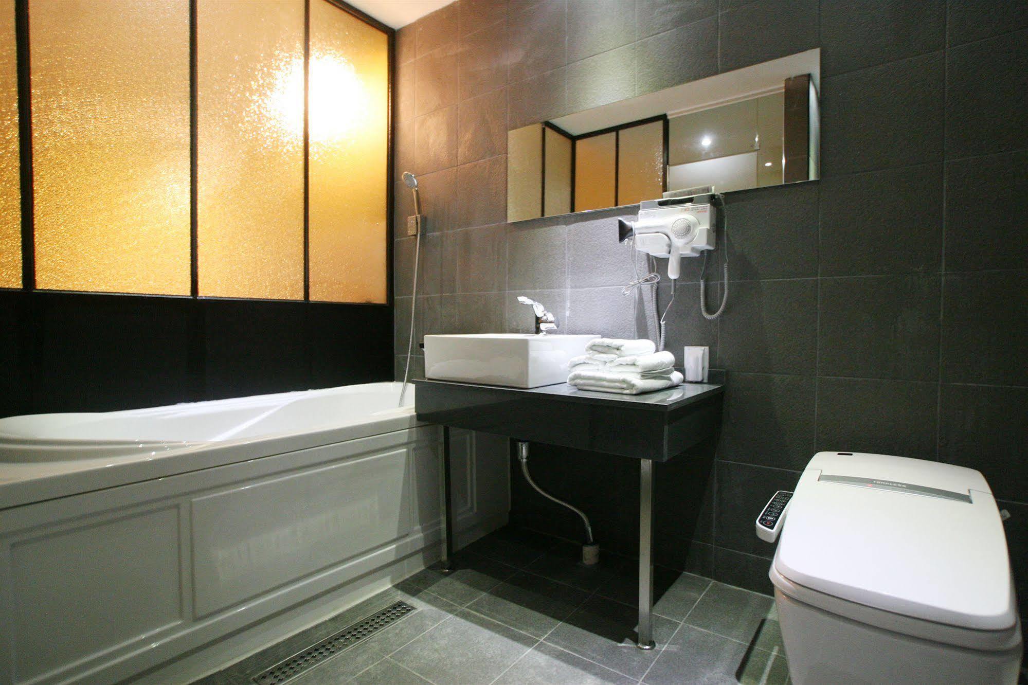 Vvalt Hotel Сеул Экстерьер фото